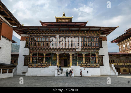 Thimphu, Bhoutan - le 9 avril 2016 : tashichho dzong est l'une des plus célèbres forteresses au Bhoutan et vistor et les touristes peuvent voir l'exploration autour de cette Banque D'Images