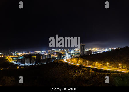 Haifa nocturne, Israël Banque D'Images