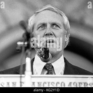 Bill Walsh, San Francisco 49ers coach au Super Bowl Rallye Victoire Banque D'Images