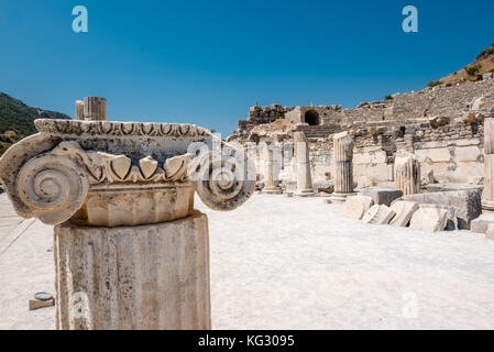 La rue à colonnades curetes de ruines antiques à Éphèse, ancienne ville historique à Selcuk, Izmir, Turquie:20 août 2017 Banque D'Images