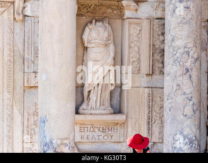 Connaissances episteme, statue à Éphèse, ancienne ville historique à Selcuk, Izmir, Turquie. Banque D'Images