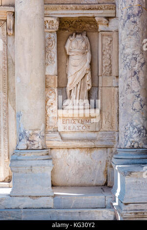 Connaissances episteme, statue à Éphèse, ancienne ville historique à Selcuk, Izmir, Turquie. Banque D'Images