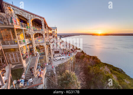 Coucher du soleil au-dessus du lac Travis du restaurant Oasis à Austin, Texas Banque D'Images