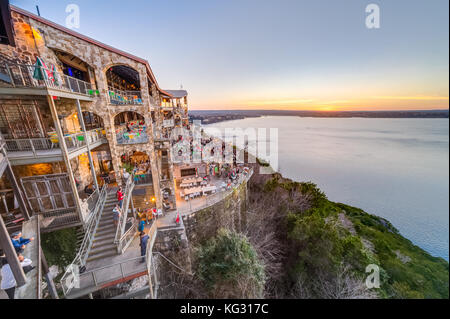 Coucher du soleil au-dessus du lac Travis du restaurant Oasis à Austin, Texas Banque D'Images