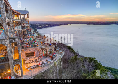 Coucher du soleil au-dessus du lac Travis du restaurant Oasis à Austin, Texas Banque D'Images