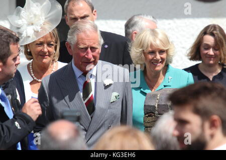 Le Prince Charles et la duchesse de Cornouailles Galles visites Banque D'Images