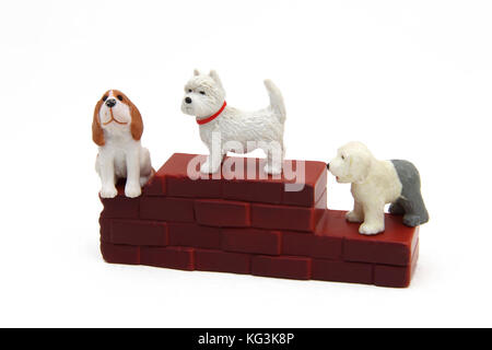 Jouets vintage des années 1990 Puppy in My Pocket Dogs on Wall Banque D'Images