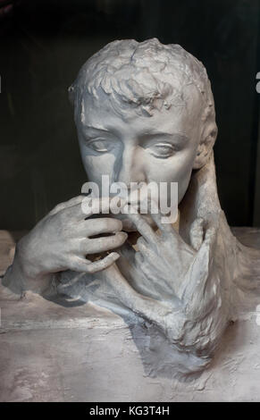 Au revoir ,1898, plâtre, H. 38,8 cm 45,2 cm ; W. ; D. 30,6 cm François René Auguste Rodin 1840 -1917 (connu comme Auguste Rodin ) est un sculpteur français, Paris France français. Les plus originaux ( Rodin a quitté le travail à partir de thèmes traditionnels de la mythologie et l'allégorie, modelé le corps humain avec réalisme, et célébré le caractère individuel et physique.) Banque D'Images