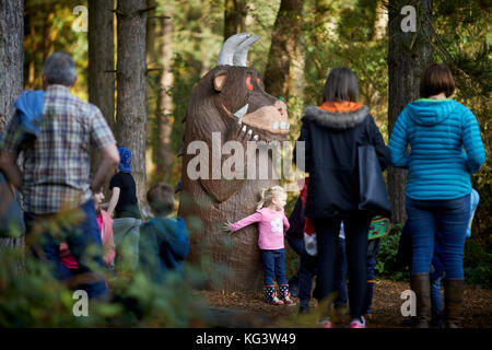 The Gruffalo au Forestry Commission gérée Delamere Forest Park grand bois près de Frodsham, Cheshire, Angleterre. Banque D'Images