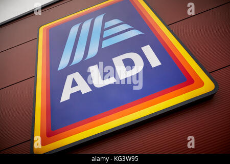 Nouveau design Aldi Süd.jpg logo signe sur l'extérieur de la remise globale des chaînes de supermarchés allemandes Banque D'Images