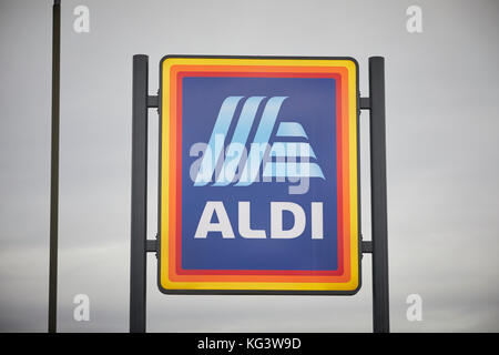 Nouveau design Aldi Süd.jpg logo signe sur l'extérieur de la remise globale des chaînes de supermarchés allemandes Banque D'Images