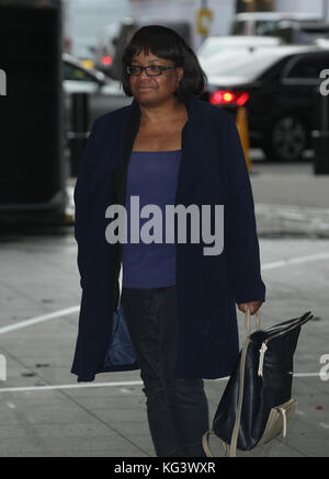 London - oct 29, 2017 : Diane abbott shadow home secretary vu arrivant à la BBC pour l'Andrew Marr show Banque D'Images