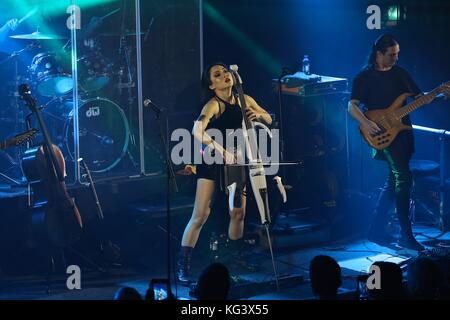 Tina Guo en concert à Londres au Concert chapelle ronde 2017 Banque D'Images