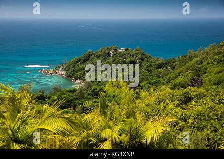 Les Seychelles, Praslin, elevated view of Anse Marie-Louise de Fond Ferdinand Nature Reserve Banque D'Images