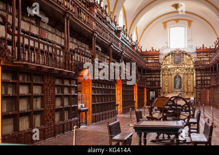 Biblioteca Palafoxiana est une bibliothèque fondée en 1646, Puebla, Mexique Banque D'Images