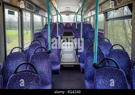 Chester, le 3 avril 2016 : un bus vide intérieur dirigé par 'stagecoach' sur la route de Chester, Royaume-Uni. Banque D'Images