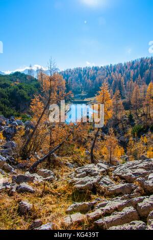 L'une des vallée des lacs du Triglav en automne, la Slovénie Banque D'Images