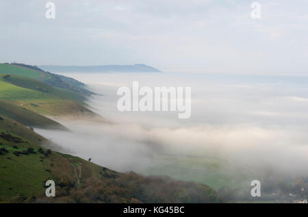 Brighton, UK. 29Th sep 2017. Un beau matin d'automne brumeux le long de la South downs way donnant sur le weald au dyke devils juste au nord de Brighton .les températures sont appelées à chuter considérablement tout au long de la Grande-Bretagne au cours des prochains jours de crédit : Simon dack/Alamy live news Banque D'Images