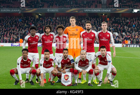 Londres, Royaume-Uni. 09Th nov, 2017. photo de l'équipe match pré arsenal (rangée arrière de gauche à droite) ainsley maitland-niles, Mohamed elneny Reiss, Nelson, gardien Matt macey, olivier giroud & rob holding (première rangée, l-r) joe willock, francis coquelin, Theo Walcott, jack wilshere & Mathieu debuchy lors de l'UEFA Europa League phase de groupes match entre arsenal fc et l'étoile rouge de Belgrade à l'Emirates stadium, Londres, Angleterre le 2 novembre 2017. photo par Andy rowland. crédit : andrew rowland/Alamy live news Banque D'Images