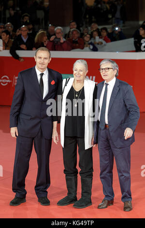 Rome, Italie. 09Th Nov, 2017. Vanessa Redgrave avec son fils Carlo Gabriel Nero (à gauche) promenades un tapis rouge dans le cadre du 12e Festival du Film de Rome à l'Auditorium Parco della Musica à Rome, Italie. Credit : Polifoto/Alamy Live News Banque D'Images