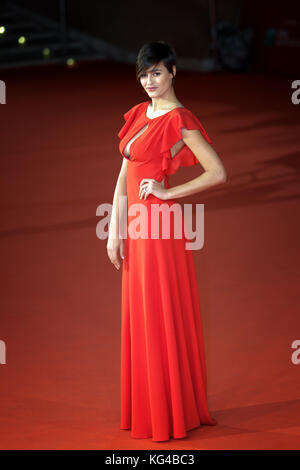 ROME, ITALIE - 02 novembre : Alice Sabatini promenades un tapis rouge pour 'Trouble No More" dans le cadre du 12e Festival du Film de Rome à l'Auditorium Parco della Musica, le 2 novembre 2017 à Rome, Italie. Banque D'Images