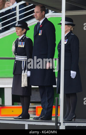 Londres, Royaume-Uni. 06Th nov, 2017. Le duc de Cambridge assiste à la Metropolitan Police Service de parade, pour marquer le passage des 182 nouvelles recrues de l'académie de police a rencontré à Hendon. crédit : Raymond Tang/Alamy live news Banque D'Images