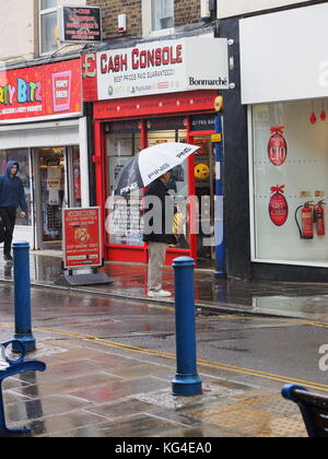 Sheerness, Kent, UK. 4ème Nov, 2017. Météo France : un gris terne et journée avec de la pluie. Credit : James Bell/Alamy Live News Banque D'Images