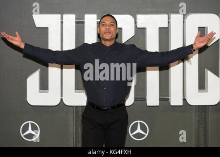 Londres, Royaume-Uni. 04th Nov, 2017. Ray Fisher assiste à la photoconférence de JUSTICE LEAGUE. Londres, Angleterre, Royaume-Uni. Crédit : dpa Picture alliance/Alamy Live News Banque D'Images