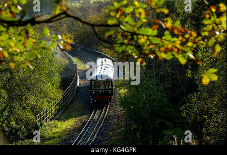 L'east lancashire railway célébrer le lancement en service de l'unité de classe cravens 105 à un gala spécial DMU. Les trains sont vus ici en passant par le village pittoresque de summerseat près de bury, Greater Manchester. À la suite d'une vaste restauration de 21 ans, l'unité de classe 105 cravens courut dans le transport de passagers pour la première fois, et les visiteurs ont été en mesure de rouler et d'emporter un certificat commémoratif. D'autres attractions comprises la première visite loin de sa base d'origine de Llangollen railway la maintenant unique wickham construit l'unité de classe 109, à la suite de ses propres 10 ans, et la première restauration Banque D'Images