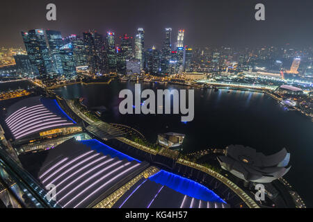 Panorama de la baie de la marina de Singapour Le centre-ville de quartier financier de l'observatoire sur le haut de Marina Bay Sands Hotel Banque D'Images