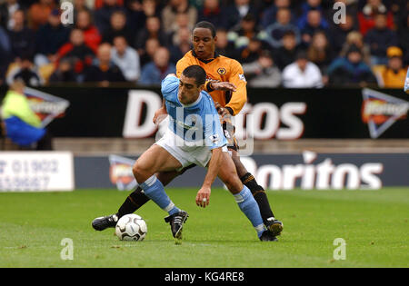 Joueur de Paul Ince et Claudio Reyna Wolverhampton Wanderers v Manchester City 04 Octobre 2003 Banque D'Images