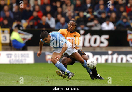Joueur de Paul Ince et Claudio Reyna Wolverhampton Wanderers v Manchester City 04 Octobre 2003 Banque D'Images