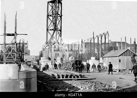 Image d'archive en noir et blanc de la Porte de Menin Arch en construction à Ypres en Belgique vers 1925 Banque D'Images