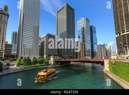 À pied de la rivière Chicago avec Marina Towers et rivière Chicago, Chicago, Illinois, États-Unis Banque D'Images