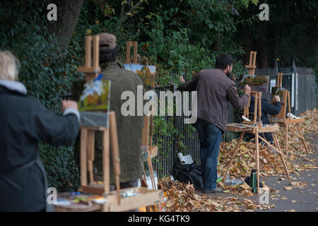 Les membres du groupe Art 76200 peindre un paysage d'automne en milieu urbain sur le Danemark Hill, le 2 octobre 2017, dans le sud London Borough of Lambeth, Angleterre. Banque D'Images