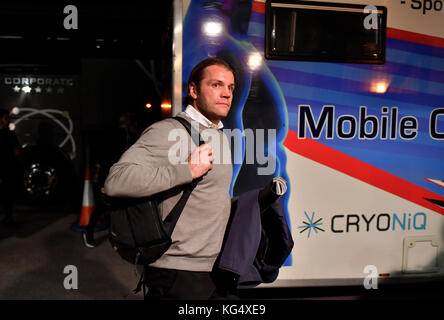 Robbie Neilson, responsable de MK Dons, arrive avant la coupe Emirates FA, premier match à Ewen Fields, Hyde. Banque D'Images