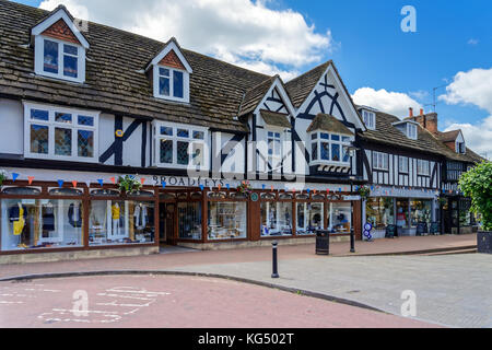 L33/UK - JUIN 17 : Vue sur la rue principale dans la région de East Grinstead sur Juin 17, 2017 Banque D'Images