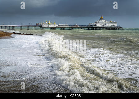 EASTBOURNE, East Sussex/UK - 21 OCTOBRE : Fin de course Brian tempête passé la jetée d''Eastbourne en East Sussex le 21 octobre 2017 Banque D'Images