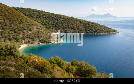 Baie de Frikes avec ses petites plages de l'île Ionienne de Ithaka en Grèce Banque D'Images