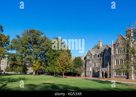 Voir à partir de la chapelle de route de Trinity College of Arts and Sciences, Duke University, Durham, North Carolina, USA. Banque D'Images