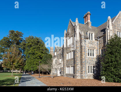 Voir à partir de la chapelle de route de Trinity College of Arts and Sciences, Duke University, Durham, North Carolina, USA. Banque D'Images