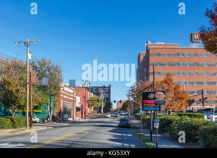 West Main Street dans le centre-ville de Durham, Caroline du Nord, États-Unis Banque D'Images