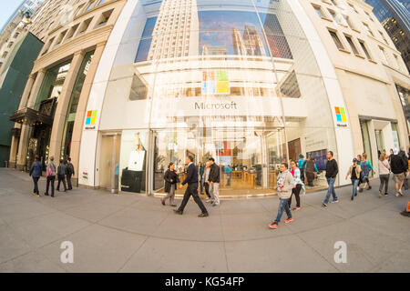 Magasin informatique phare de Microsoft, Cinquième Avenue, Manhattan, New York, États-Unis d'Amérique. Banque D'Images