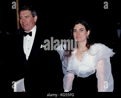 Washington DC usa., 6e décembre, 1991 dan rather et sa fille robin arriver au Kennedy Center Honors. Banque D'Images