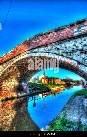Cheshire, Angleterre. Vue artistique de bates mill bridge (numéro 109) sur le canal de Shropshire Union à bates Mill Lane. Banque D'Images