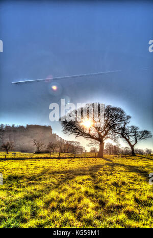 Sentier de grès, Cheshire, Angleterre. Vue artistique du sentier de grès, avec le château de Beeston dans l'arrière-plan. Banque D'Images