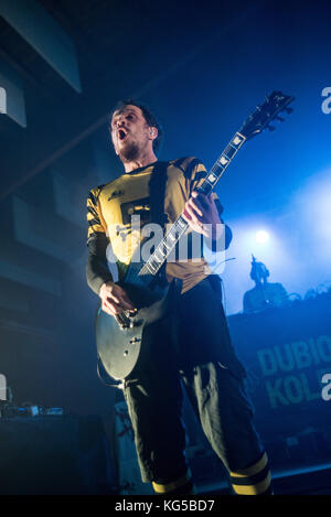 Saluzzi, Italie. 08Th nov, 2017. jernej šavel(dubioza kolektiv ) effectue en saluzzo au 3e 14 novembre 2017 crs pala crédit : Alberto gandolfo/pacific press/Alamy live news Banque D'Images