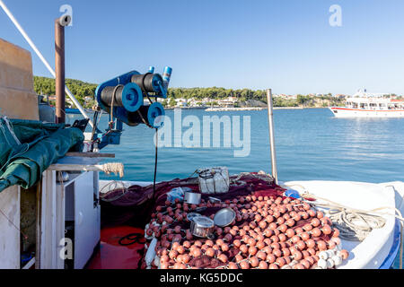 L'équipement pour la pêche à la ligne avec mécanisme de filet de pêche, descente Banque D'Images