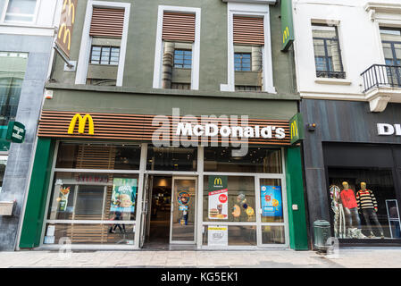 Bruxelles, Belgique - 27 août 2017 : Mcdonald's restaurant dans le centre de Bruxelles, Belgique Banque D'Images