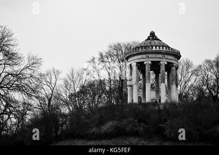 Dans le Monopteros Englischer Garten (jardin anglais), Schwabing, Munich, Bavière, Allemagne Banque D'Images